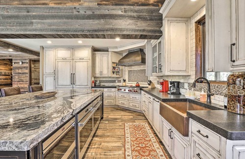 Copper Mountain Villa | Walk to Lift: Luxe Villa w/Hot Tub in Copper Mtn