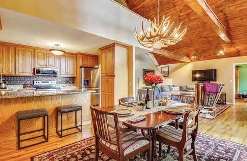 Burnsville Cabin | Walk to Main St., Pets OK, Close to Farmers Market, 30 min to Hatley Pointe