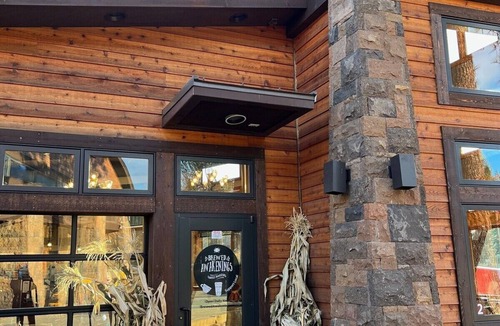 Tennis Village Condo | Walk to Village-8 SHARC Passes-Fireplace-Sleeps 8