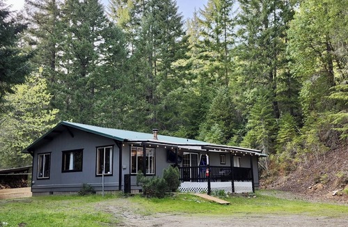Douglas County Cabin | Water front Cabin Retreat ✨️ A Vacation Wonderland ✨️