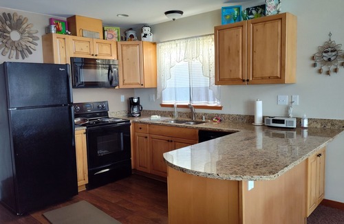 La Conner House | Waterfront, 2 kitchens, 2 living areas, 3 bedrooms, 3 bathrooms. Quiet.
