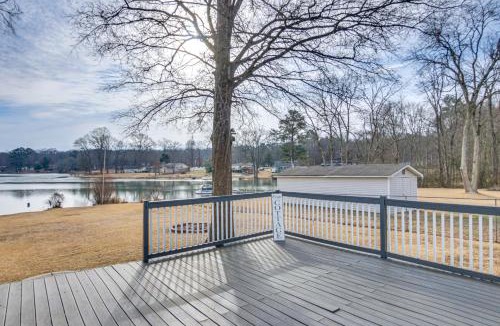 Lancaster House | Waterfront Cottage at Cedar Pines Lake