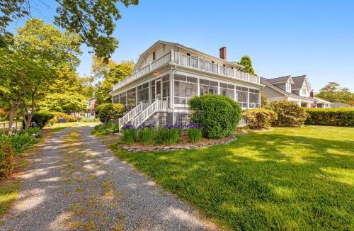 Annapolis House | Waterfront home with scenic porches, yard, grill, jetted tub, central AC, & WD