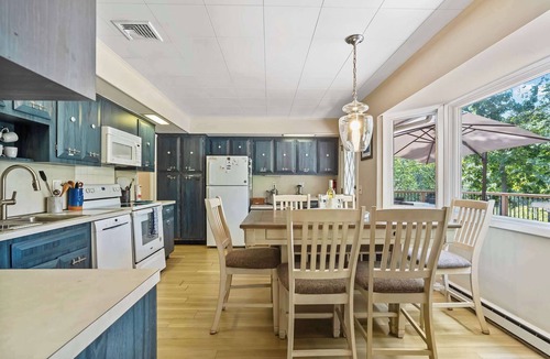 Southold House | Waterfront Hot Tub Retreat w Kayaks | Kayak Point