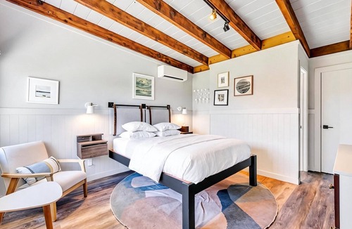 Hampton Bays Hotel | Waterfront studio and more in a Boutique Hotel, Heart of Hampton Bays,.