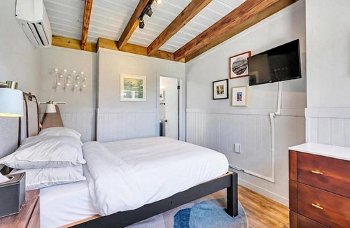 Hampton Bays Hotel | Waterfront studio and more in a Boutique Hotel, Heart of Hampton Bays,.