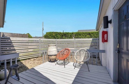 Hampton Bays Hotel | Waterfront studio and more in a Boutique Hotel, Heart of Hampton Bays,.