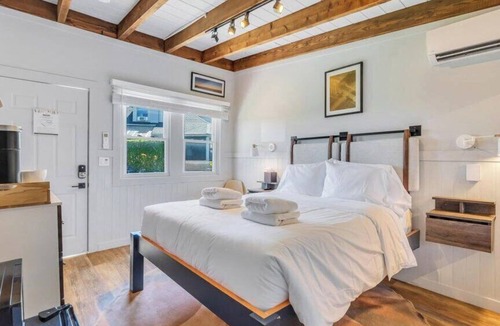 Hampton Bays Hotel | Waterfront studio and more in a Boutique Hotel, Heart of Hampton Bays,.
