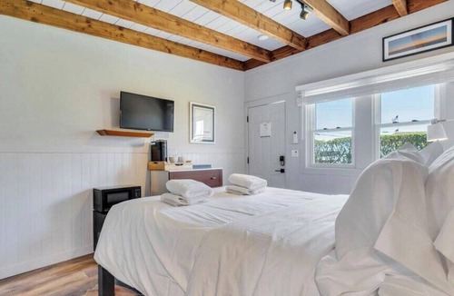 Hampton Bays Hotel | Waterfront studio and more in a Boutique Hotel, Heart of Hampton Bays,.