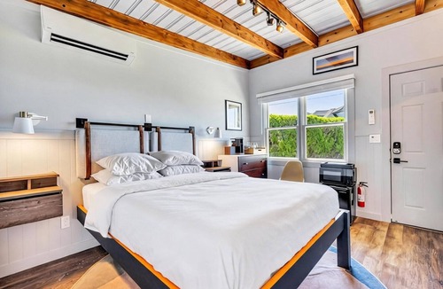 Hampton Bays Hotel | Waterfront studio and more in a Boutique Hotel, Heart of Hampton Bays,.