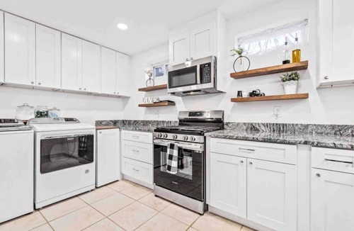 Edgewater House | Waterfront Suite | Dock, Kayaks & Creek Access
