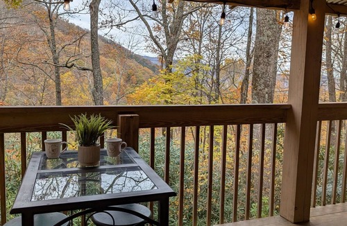 Laurel Ridge Cabin | Welcome to Black Mountain Stomping Ground's Fiddle Creek w King Bed/brook.