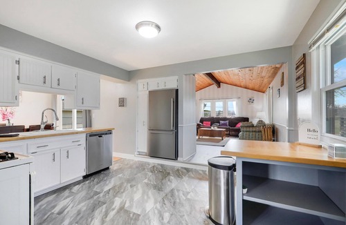 Eagan House | Welcome to the Sunshine Sweets Retreat! Family, Play, Vaca, & Work Friendly Stay