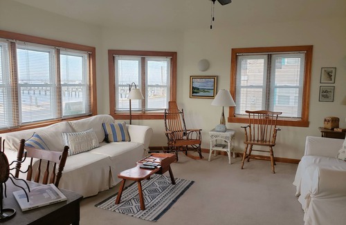 Chincoteague House | West Haven - Spacious 3BR, 2 Bath Waterfront home with dock , NO LINENS