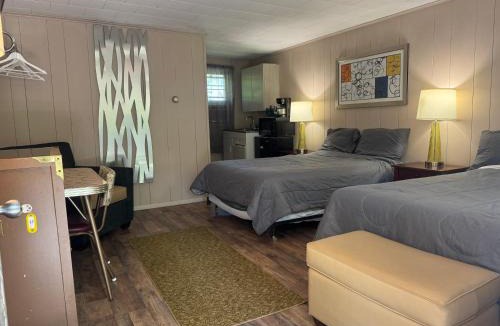 Fleischmanns Hotel | West Wind Motel
