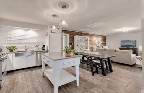 Dripping Springs House | Whispering Oaks | Private Retreat Near Mercer St