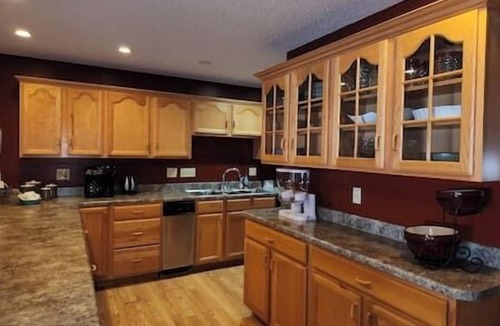 Green Valley Apartment | White Oak Lodge Guest House - Suite B