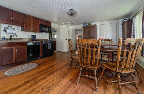 Lexington Cabin | Willow Haven Secluded Creekside Cabin