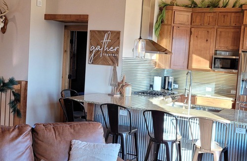 Equality Cabin | Winter escape! Winter/Christmas decor Dec - Jan near Shawnee National Forest!
