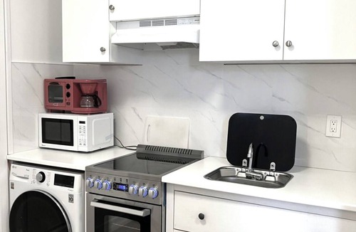 Queens Apartment | Wonderful Cozy Studio in Lovely Queens with AC, WiFi, Laundry and Parking