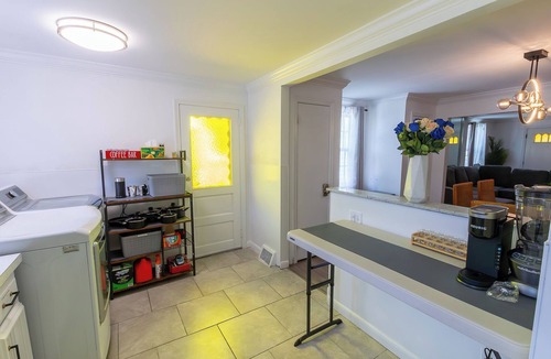 Sharon Hill House | World Cup Home Base Sleeps 8 with Free Parking near PHL