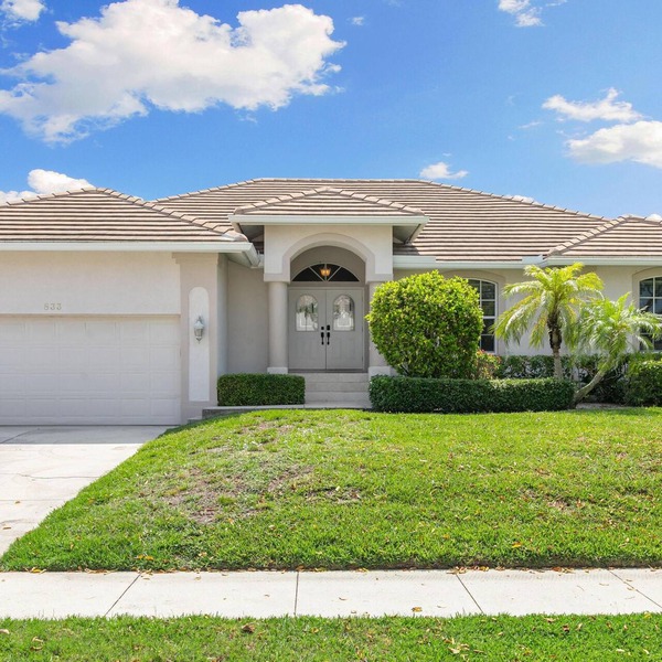 Pool home .3 mi. Walk to South Beach restaurants movie theater mini golf