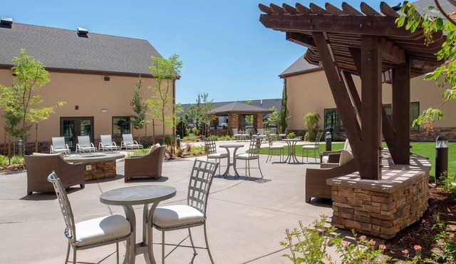 1 Bedroom King Suite w/Full Kitchen + Breakfast