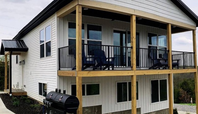 100 Acre Relaxing Retreat Near ARK- The Farmhouse
