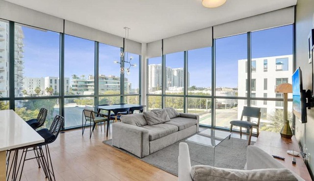 17WEST Spacious 3BR Apartment with Balcony