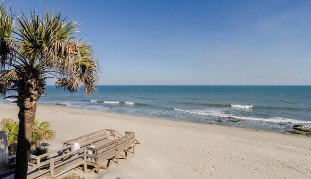 2 Bedroom Ocean Front End Unit in Ocean Dunes!