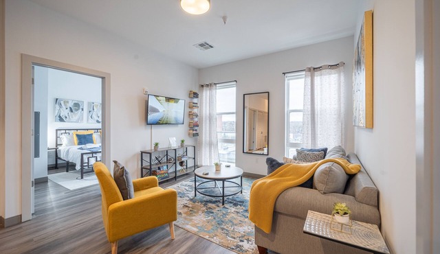 2 King Bed 2 Bath Easy ride to NYC and Shopping in Hackensack