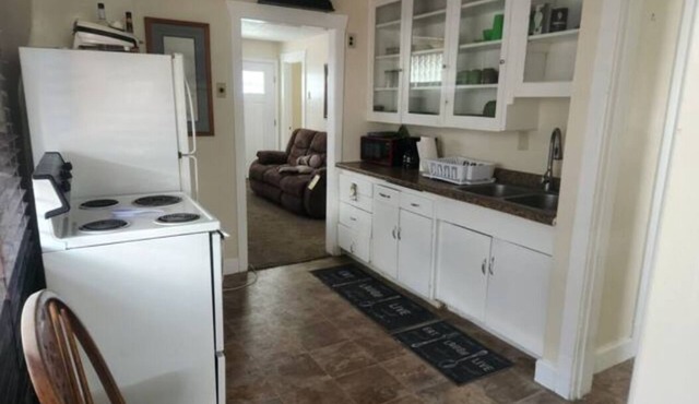 2 Rooms House Close to Downtown with quick freeway