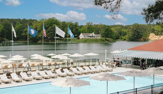 2 Suites Ideal for Families & Groups — Relaxing Waterfront Experience!