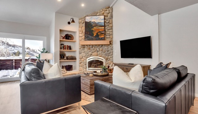 2019 COMPLETELY RENOVATED CRCC MOUNTAIN MODERN! ALTA,SNOWBIRD,BRIGHTON,SOLITUDE