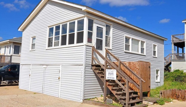 215 Nags Head Ocean-Side Home - Steps to Beach