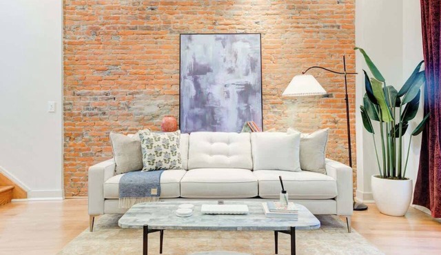 2BDR Rittenhouse Luxe In The Heart Of It All