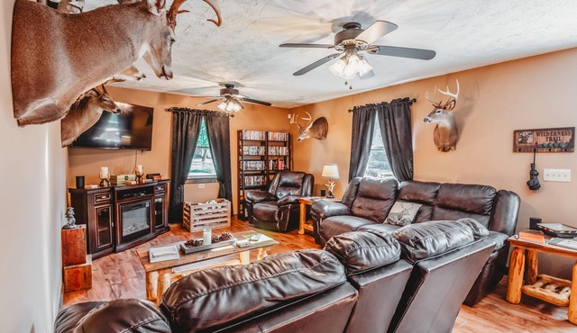2BR-1B. Fire Pit With Stunning River View. Minutes From Downtown Huntington.