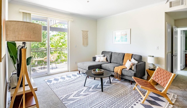 2BR Apartment in Thousand Oaks
