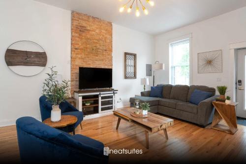 2BR Townhome - Free Parking, Minutes to Stadiums