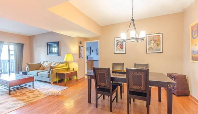 2BR w/Gym, Pool, Tennis Courts, Close to Beach