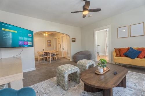 3 bedrooms with parking near NE Arts District, 15min to NSC and US Bank Stadium