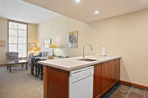 3506 - One Bedroom Den Standard Powderhorn Lodge condo
