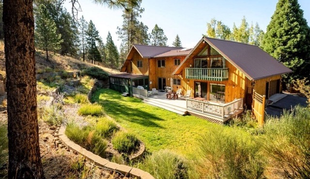 4,800 sqft Mountain Cabin w Views! Deck Wildlife