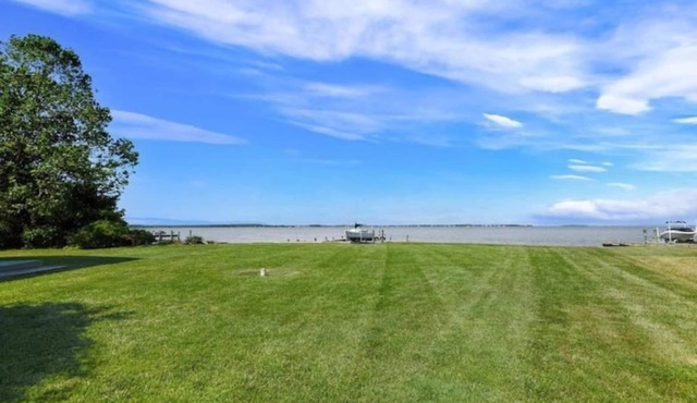 4 bedroom bayfront oasis with spectacular views!
