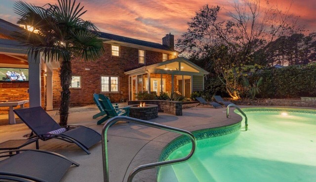 4BR, Excellent LOCATION, Pool, Hot tub, Game Room