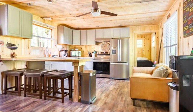 4PelicansOhio: Relaxing Cabin Near Leesville Lake ~Pets Welcome~ 2 Queens & 1F