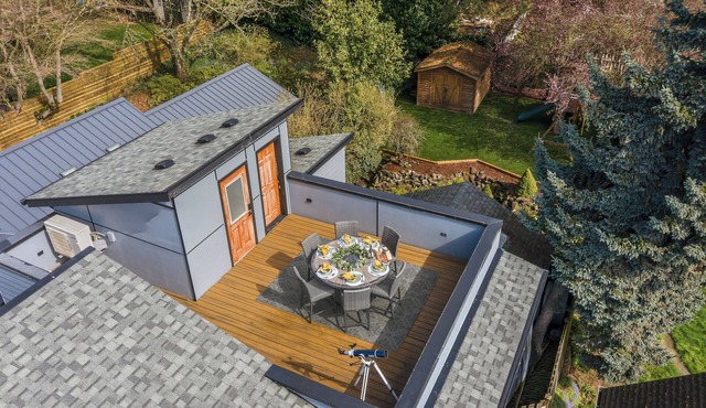 5-Bedroom · Rooftop · Game Room · Sleeps 11 · Lake View
