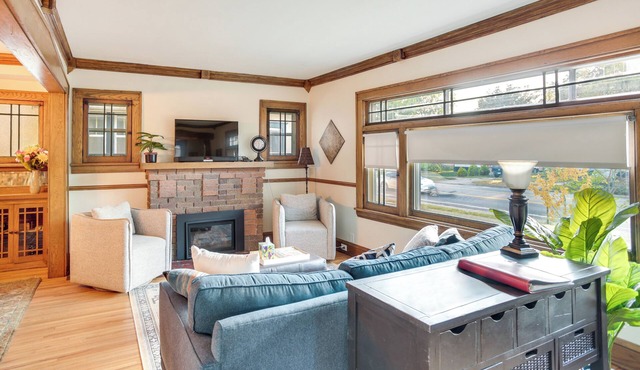 5 Mi to Mall of America: South Minneapolis Home