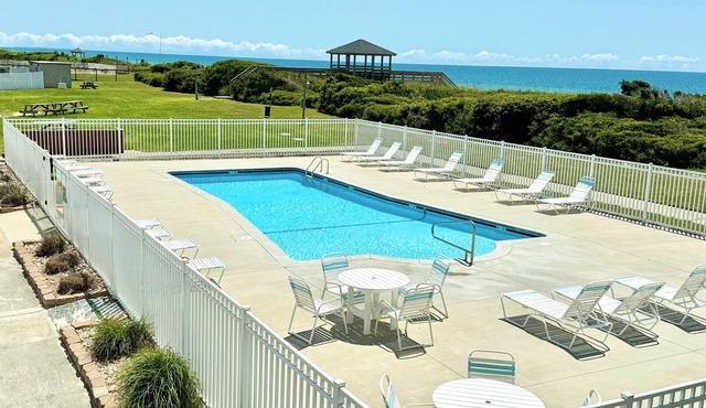 50 Steps to Private Beach Oceanside Community 1st Floor Pool Kitchen BBQ Grills