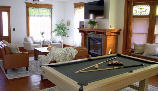 5BR Riverfront-PoolTable-Large Yard in Auburn near Emerson Park